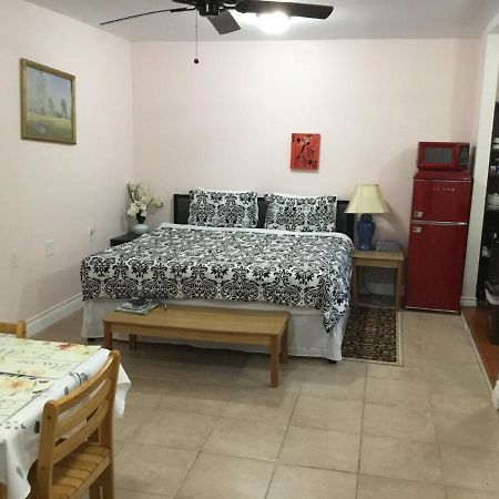 Studio Apartment At Historical House กาลเวสตัน ภายนอก รูปภาพ