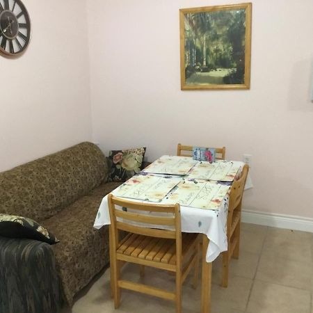 Studio Apartment At Historical House กาลเวสตัน ภายนอก รูปภาพ