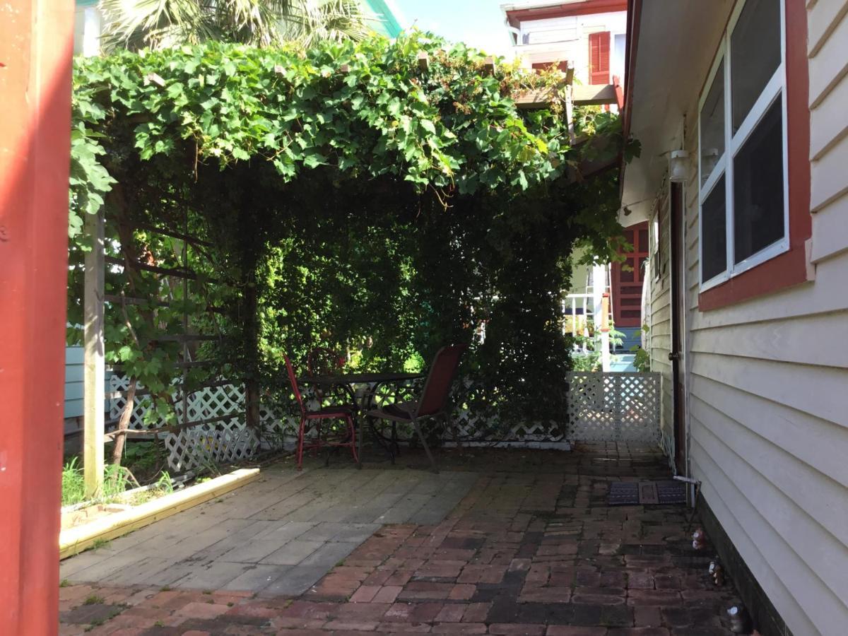 Studio Apartment At Historical House กาลเวสตัน ภายนอก รูปภาพ