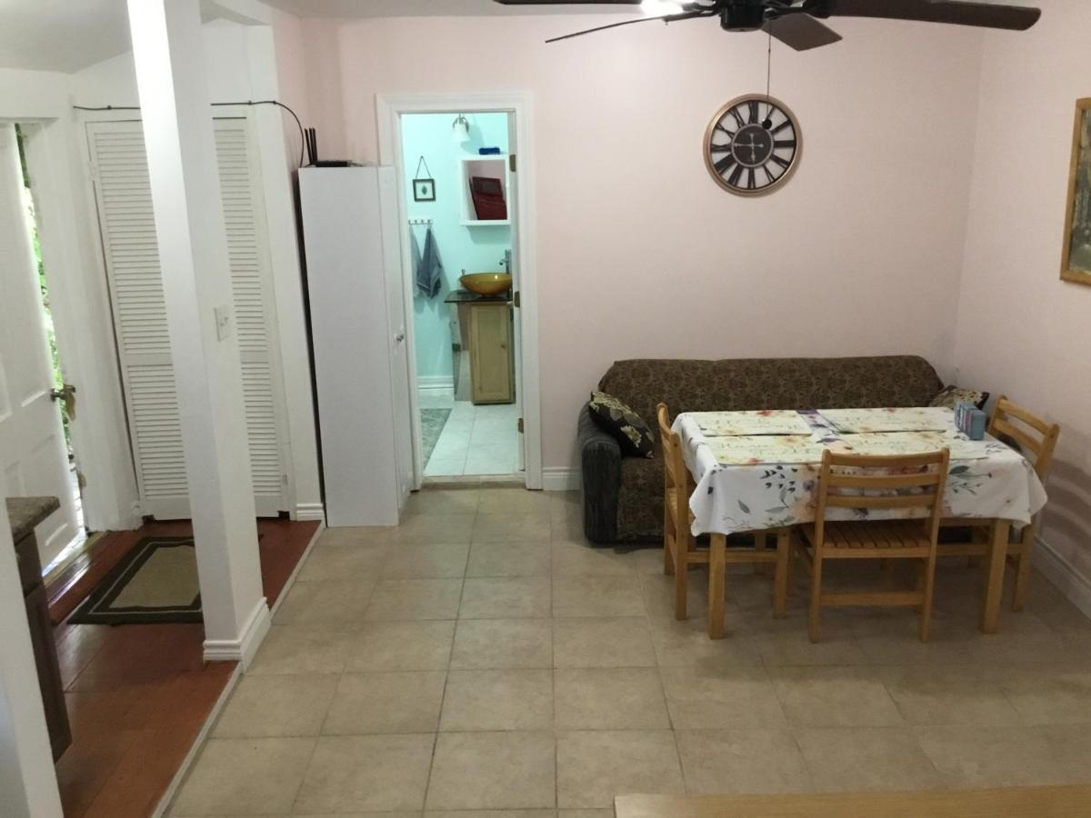 Studio Apartment At Historical House กาลเวสตัน ภายนอก รูปภาพ