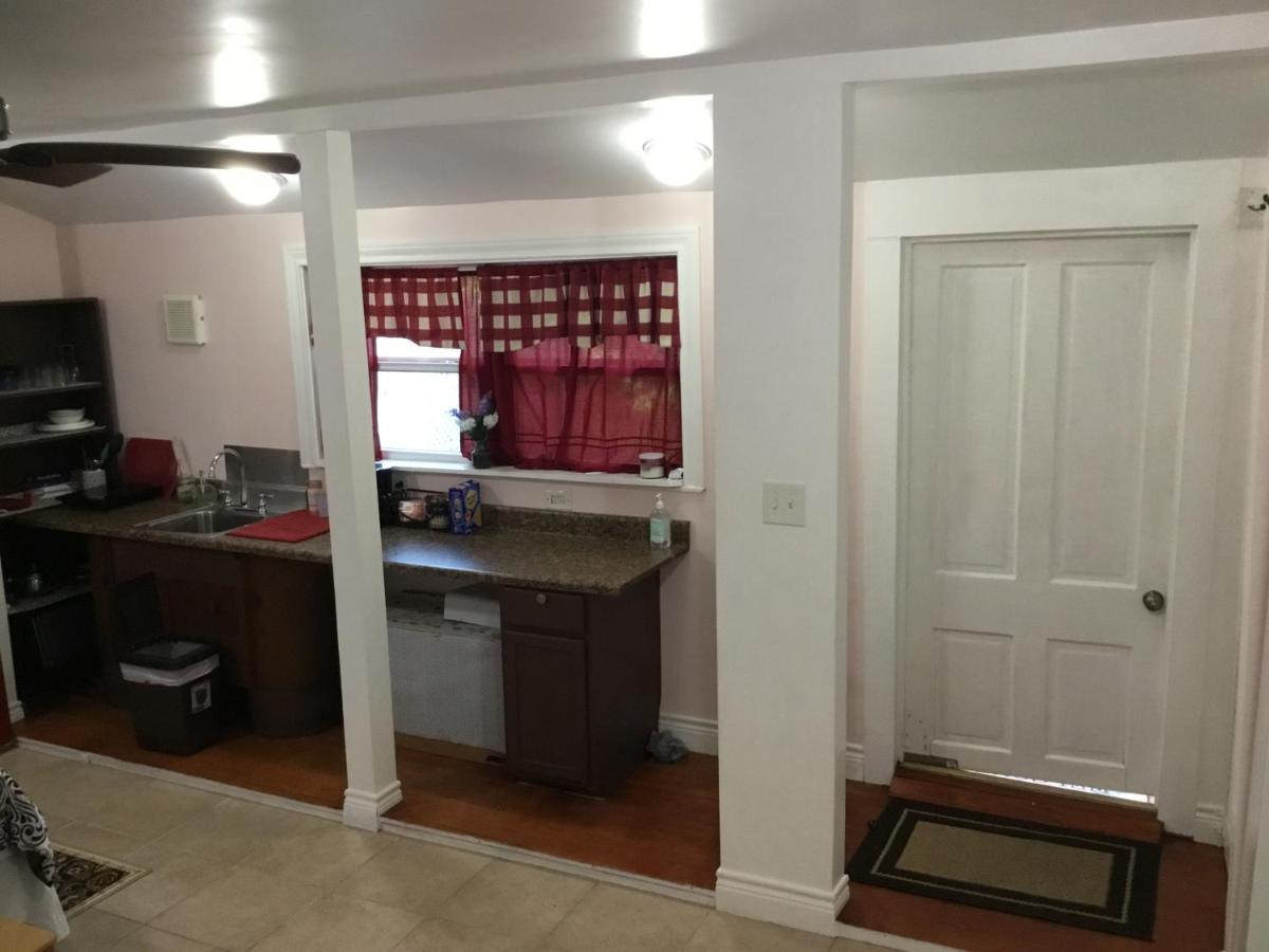 Studio Apartment At Historical House กาลเวสตัน ภายนอก รูปภาพ