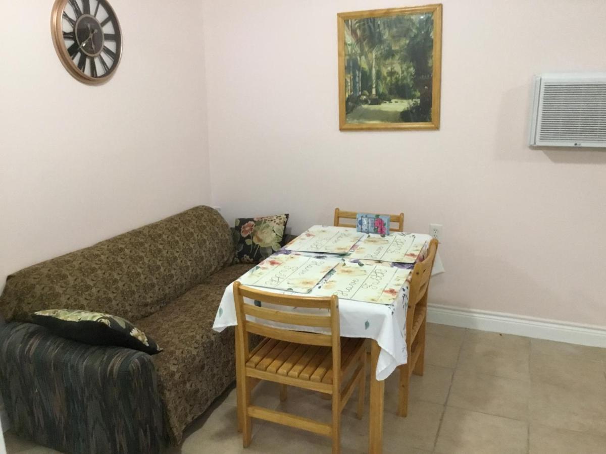 Studio Apartment At Historical House กาลเวสตัน ภายนอก รูปภาพ